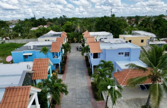CASA  EN CONDOMINIO  PRIVADO  EN LA PLAYA EN BOCA CHICA