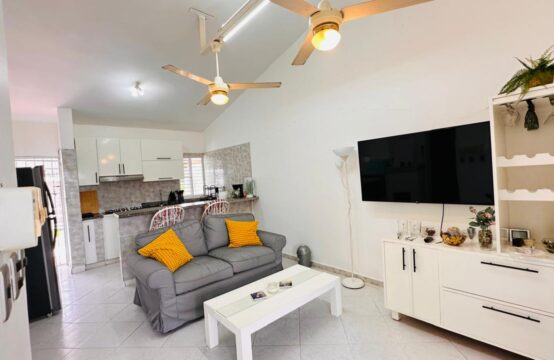 APARTAMENTO EN SEGUNDO NIVEL, EN CONDOMINIO CERRADO CON PISCINA