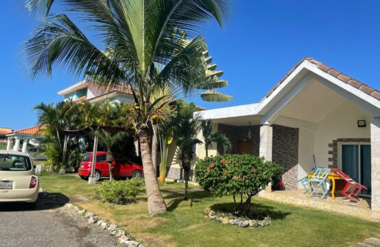 CASA INDEPENDIENTE EN PRIMER NIVEL EN BOCA CHICA