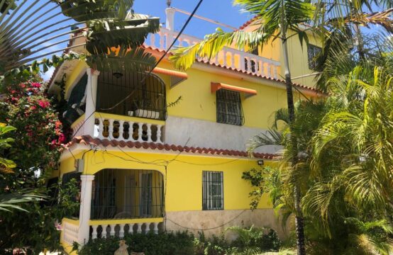 CASA INDEPENDIENTE  EN VENTA BOCA CHICA